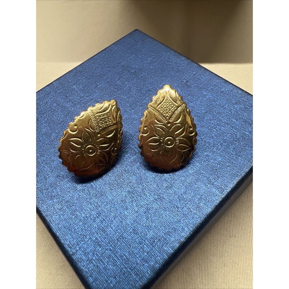 Vintage Monet Gold tone Floral‎ Post Earrings